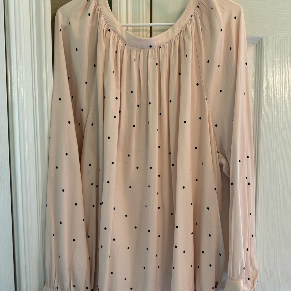 Polyester Pullover Top by Levi’s, Blush Long Sleeve with Keyhole back. Size 3x